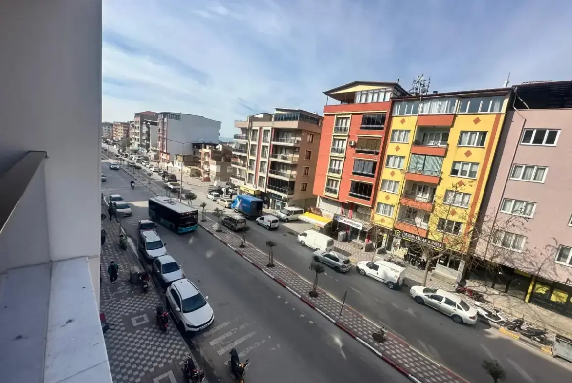 ÇORBACI AZİZ CİVARI CADDE ÜZERİ SATILIK DAİRE