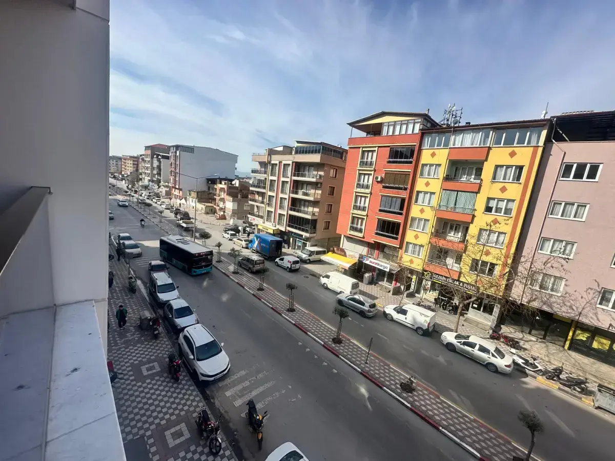ÇORBACI AZİZ CİVARI CADDE ÜZERİ SATILIK DAİRE