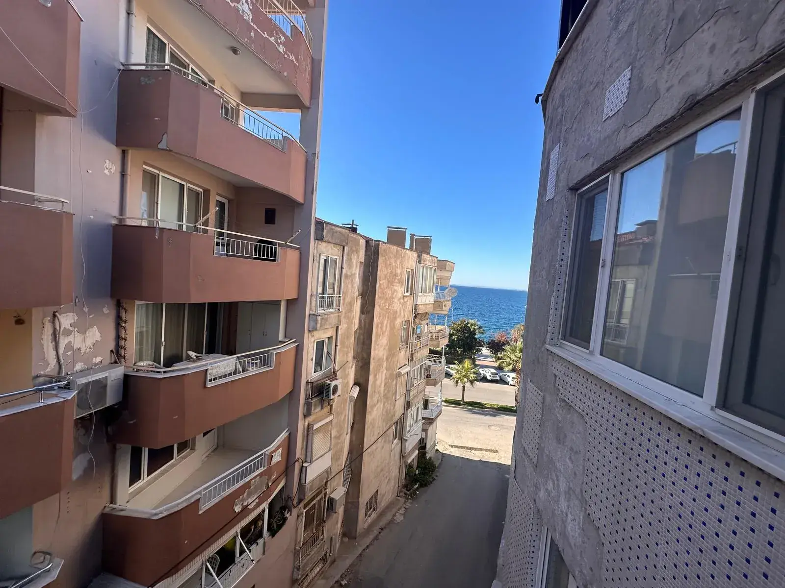 İZMİR DİKİLİ GAZİ PAŞA MAHALLESİNDE SATILIK DUBLEX