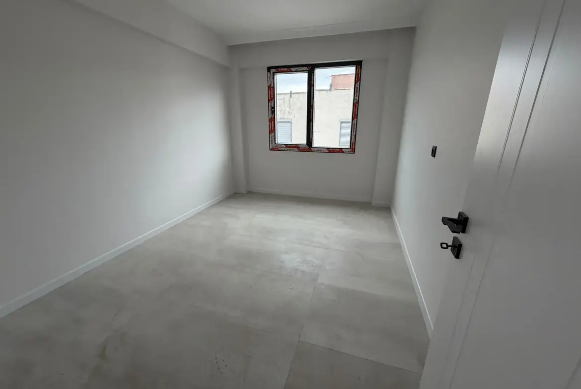 ADNAN MENDERES CADDESİ ÜZERİNDE SATILIK DAİRE