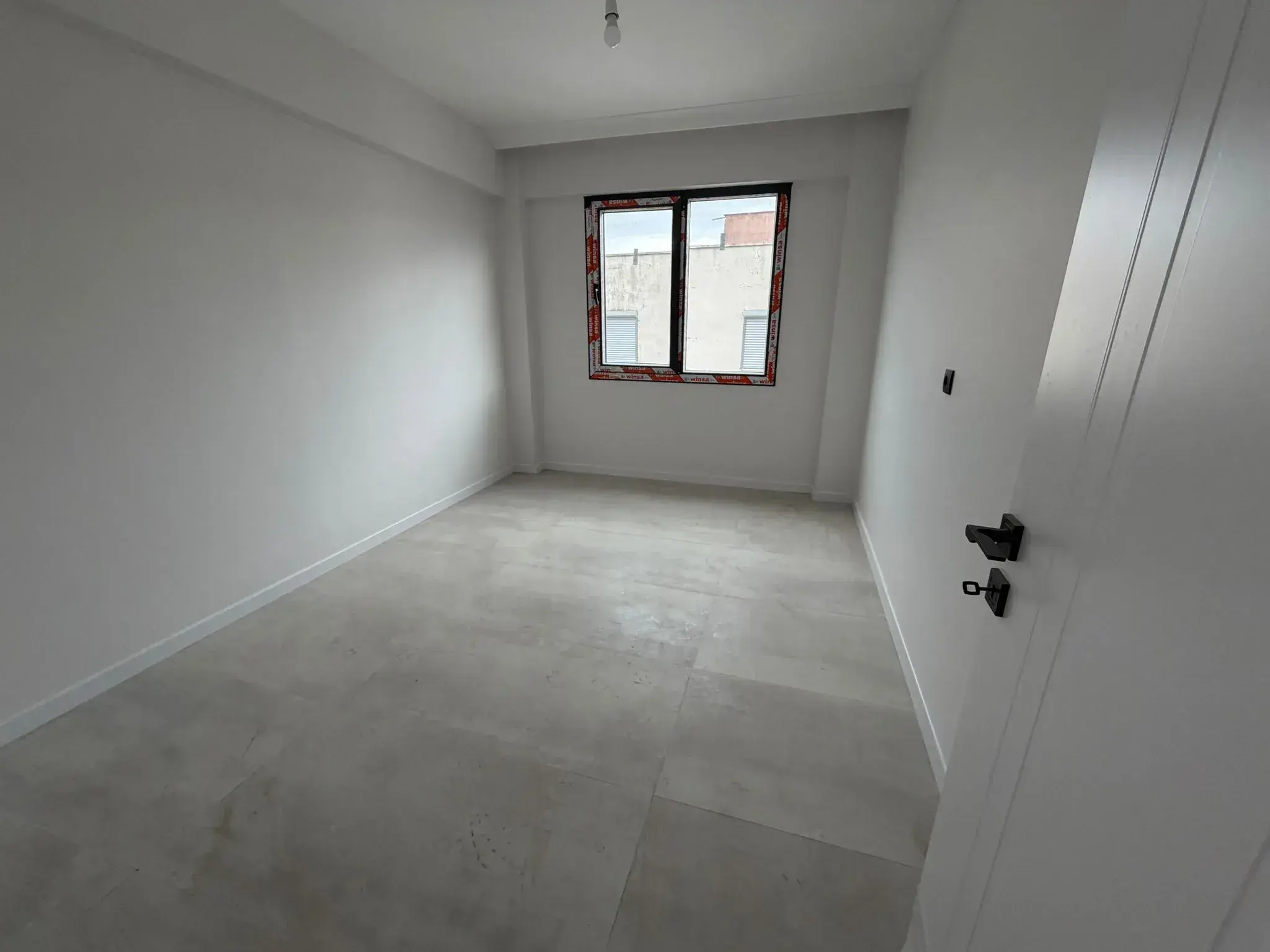 ADNAN MENDERES CADDESİ ÜZERİNDE SATILIK DAİRE