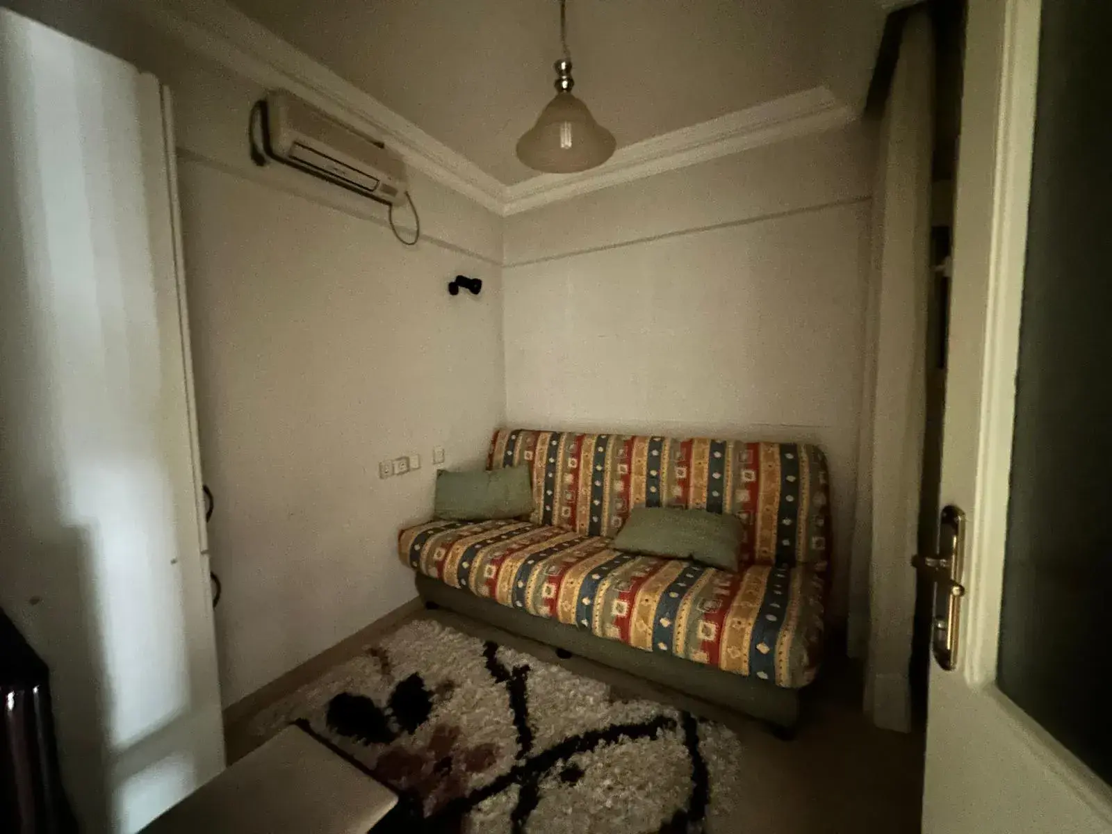MERKEZDE TAHSİN BAYKAL CADDESİNDE SATILIK DAİRE