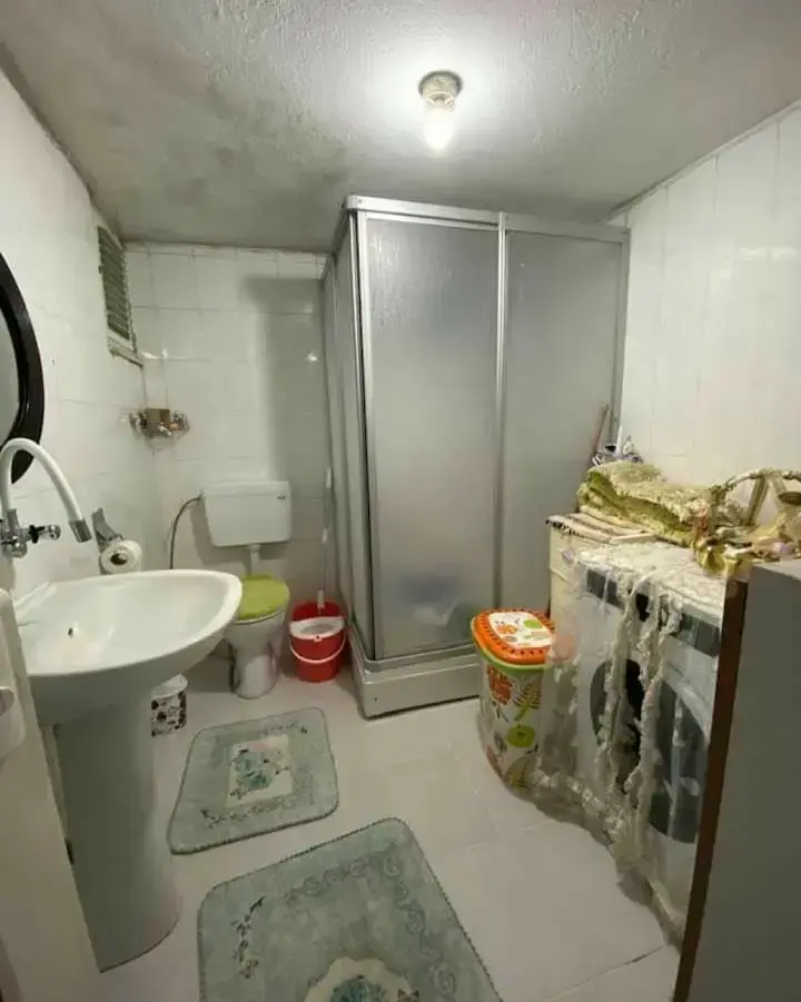 TURGUTALP MAHALLESİ HELVACI DURAĞI CİVARINDA SATILIK DAİRE