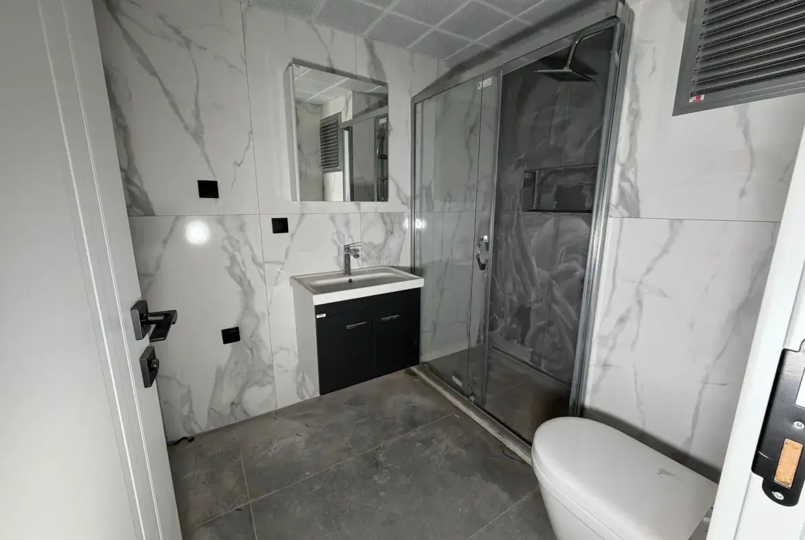 ADNAN MENDERES CADDESİ ÜZERİNDE SATILIK DAİRE