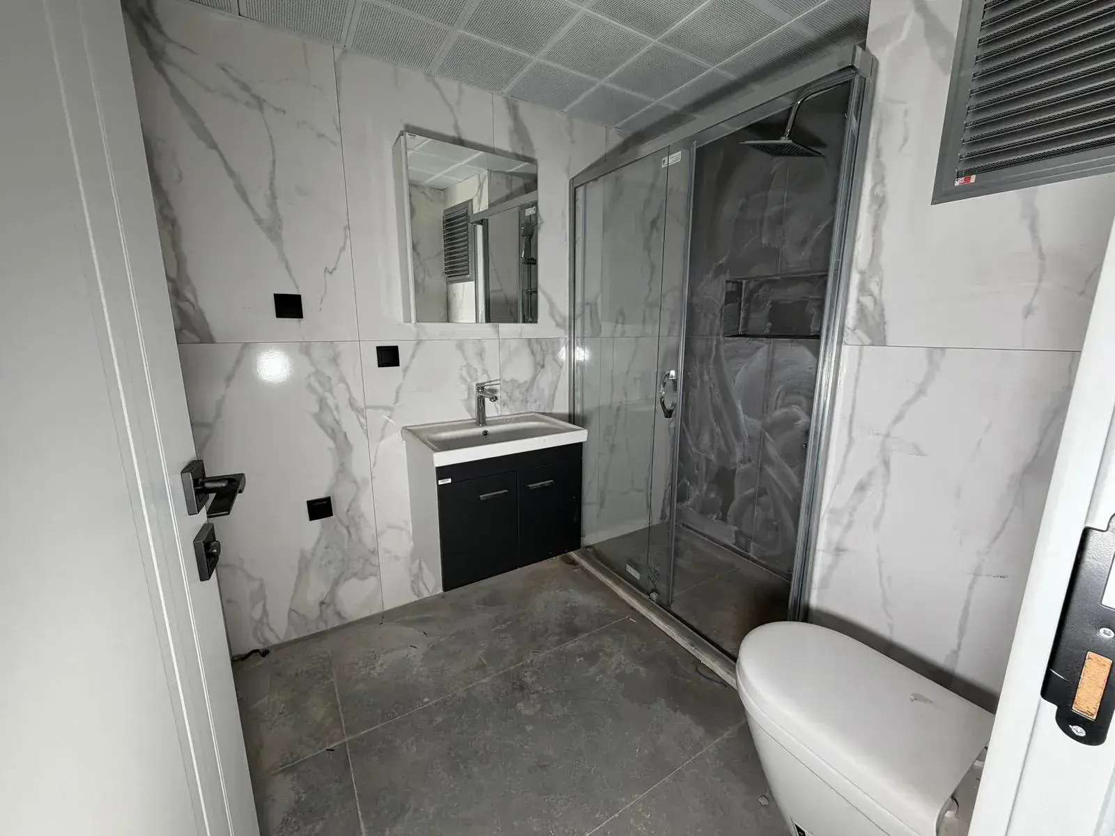 ADNAN MENDERES CADDESİ ÜZERİNDE SATILIK DAİRE