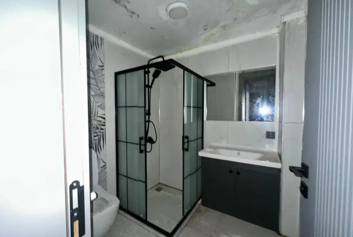 MERKEZDE FATİH CADDESİNDE KİRALIK DAİRE