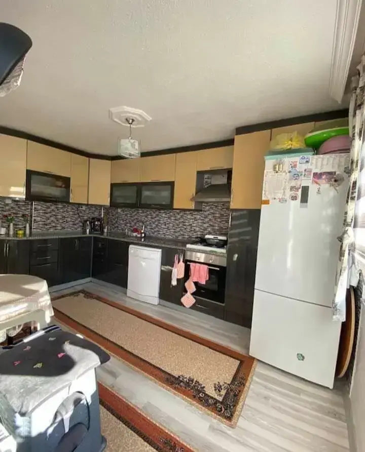 TURGUTALP MAHALLESİ HELVACI DURAĞI CİVARINDA SATILIK DAİRE