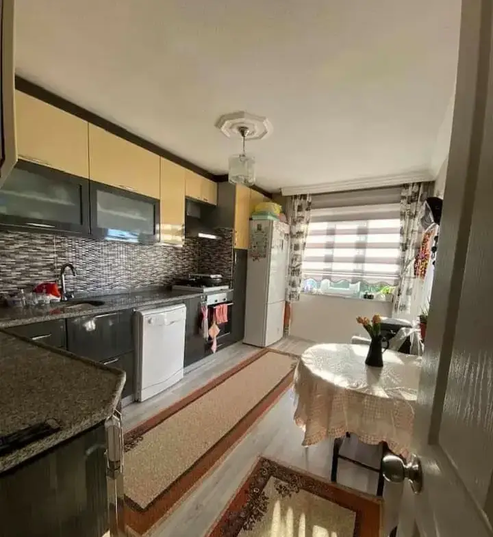 TURGUTALP MAHALLESİ HELVACI DURAĞI CİVARINDA SATILIK DAİRE