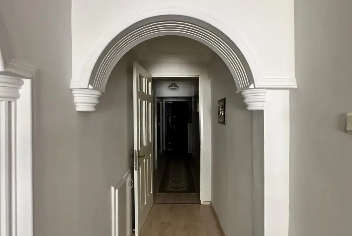 MERKEZDE TAHSİN BAYKAL CADDESİNDE SATILIK DAİRE