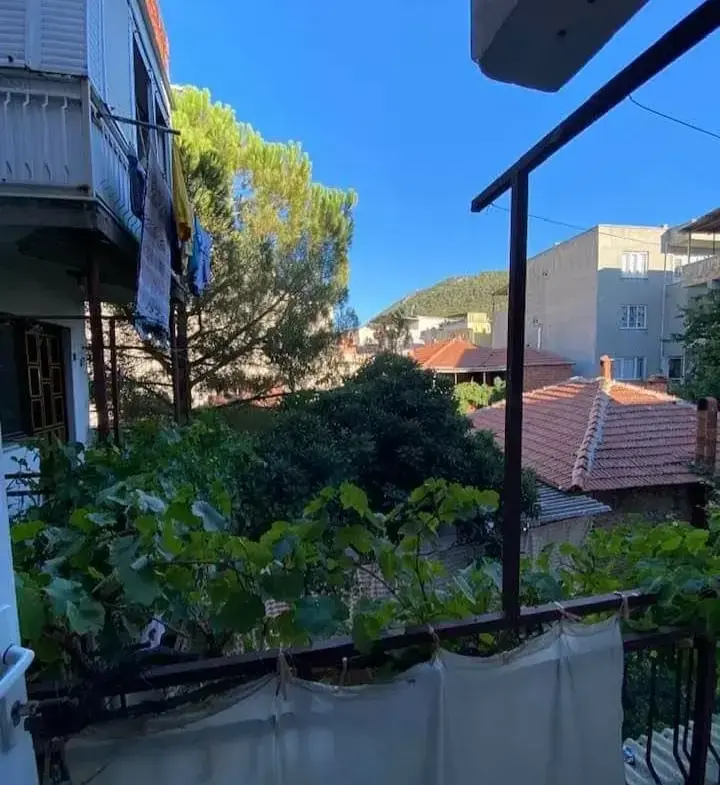 TURGUTALP MAHALLESİ HELVACI DURAĞI CİVARINDA SATILIK DAİRE