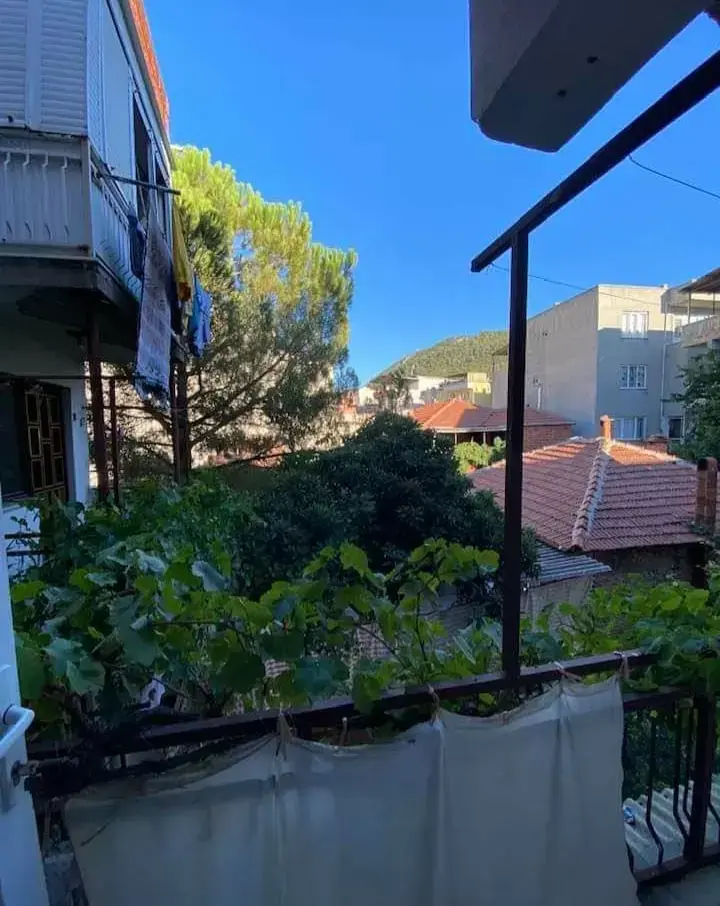 TURGUTALP MAHALLESİ HELVACI DURAĞI CİVARINDA SATILIK DAİRE