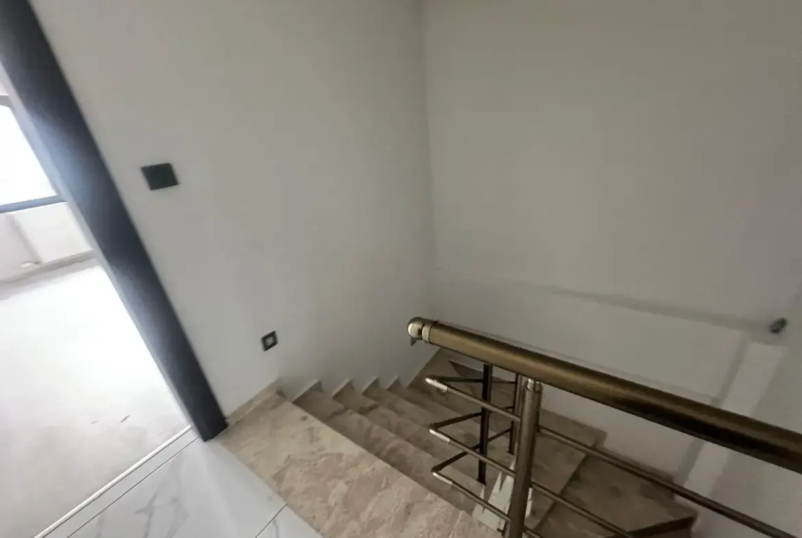 MERKEZDE BEŞYOLDA SARI HOCA AŞ EVİ CİVARINDA SATILIK DUBLEKS
