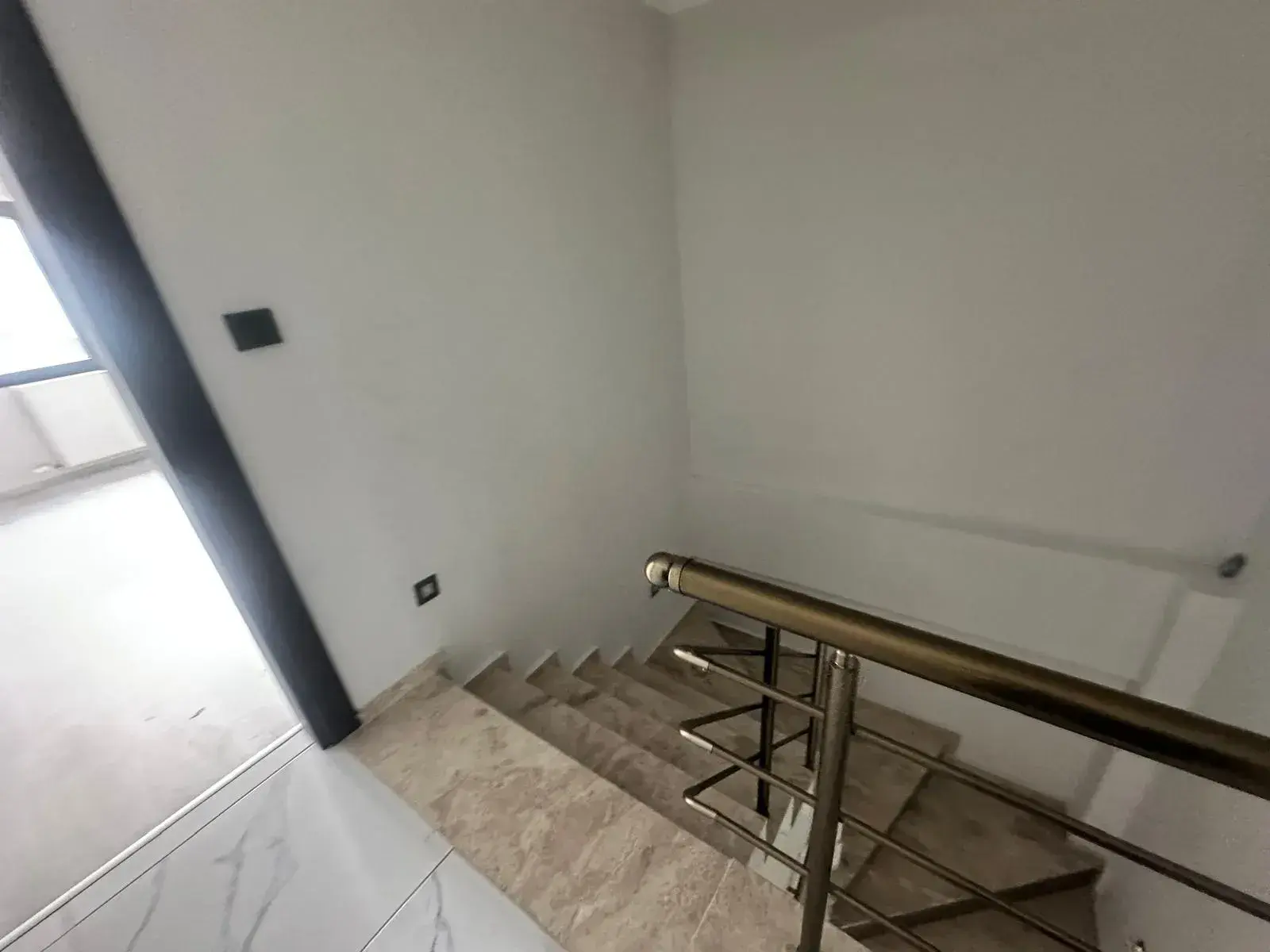 MERKEZDE BEŞYOLDA SARI HOCA AŞ EVİ CİVARINDA SATILIK DUBLEKS