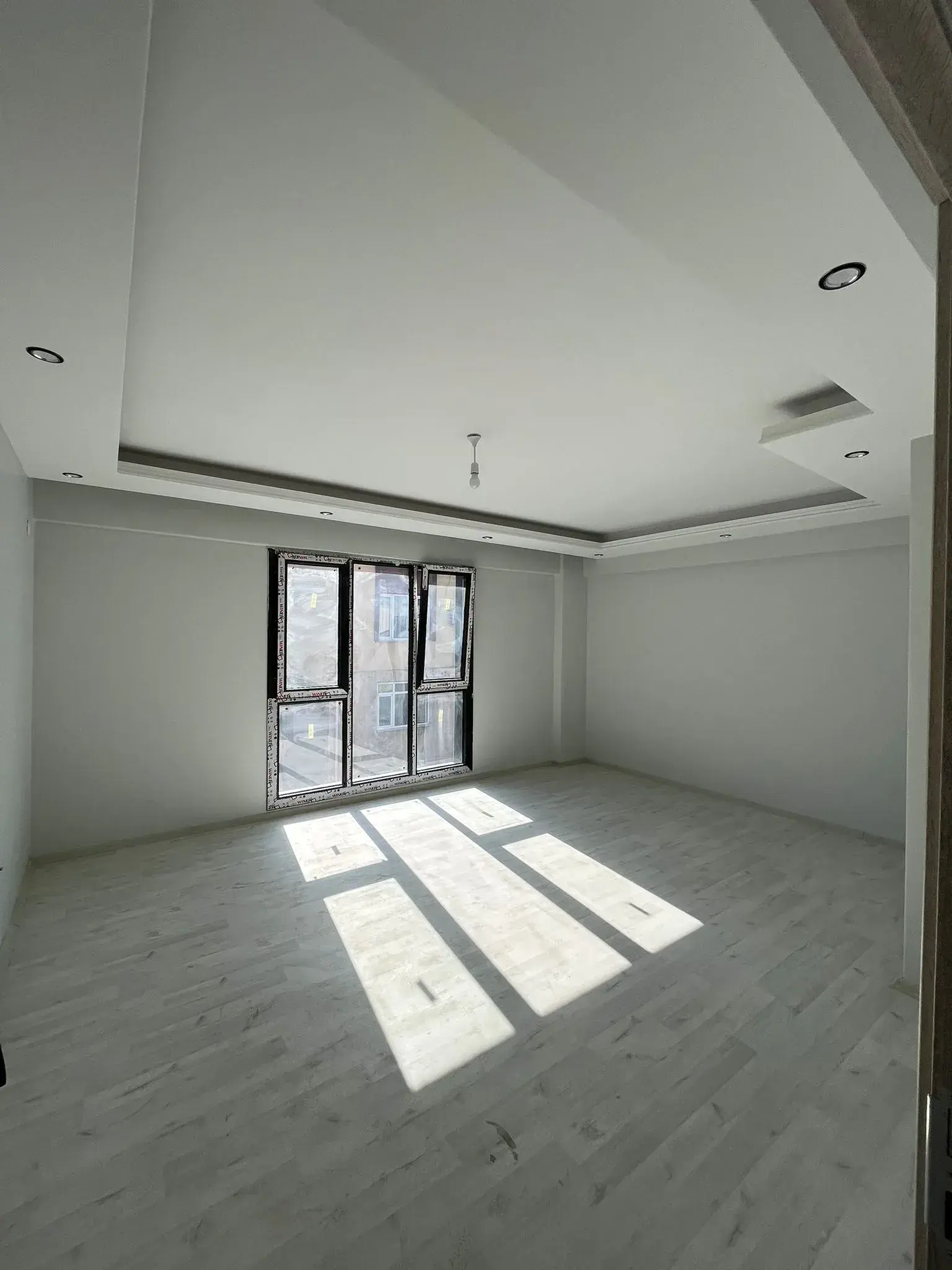 239ee481-6d66-4b66-b8e7-edc803b3d783 KIRKAĞAÇ 'DA SAAT KULESİ CİVARI SATILIK DAİRE