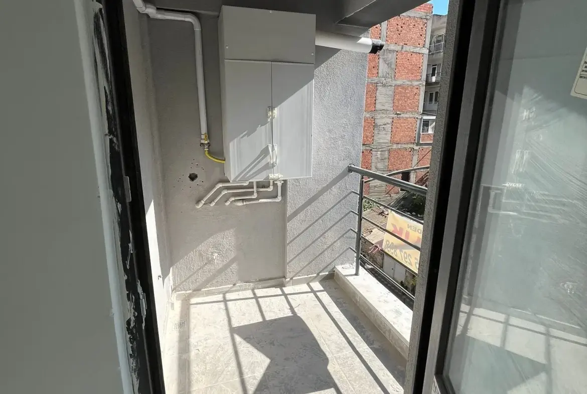 KIRKAĞAÇ 'DA SAAT KULESİ CİVARI SATILIK DAİRE