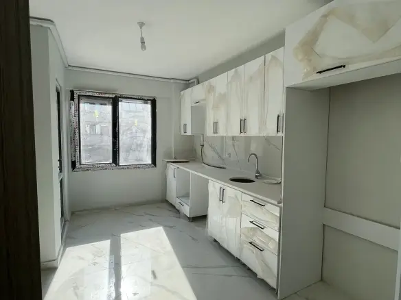 KIRKAĞAÇ 'DA SAAT KULESİ CİVARI SATILIK DAİRE