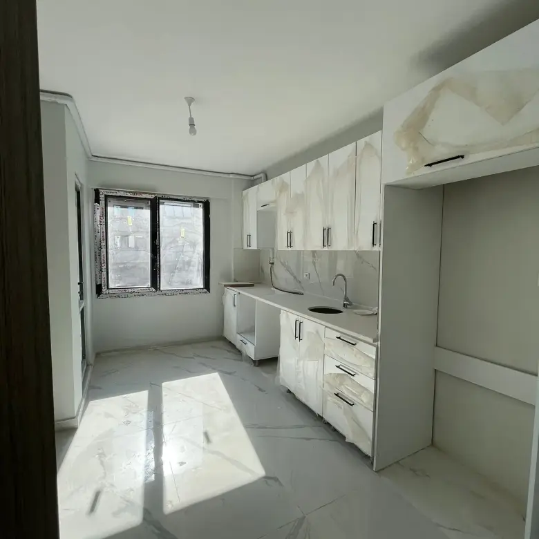 KIRKAĞAÇ 'DA SAAT KULESİ CİVARI SATILIK DAİRE
