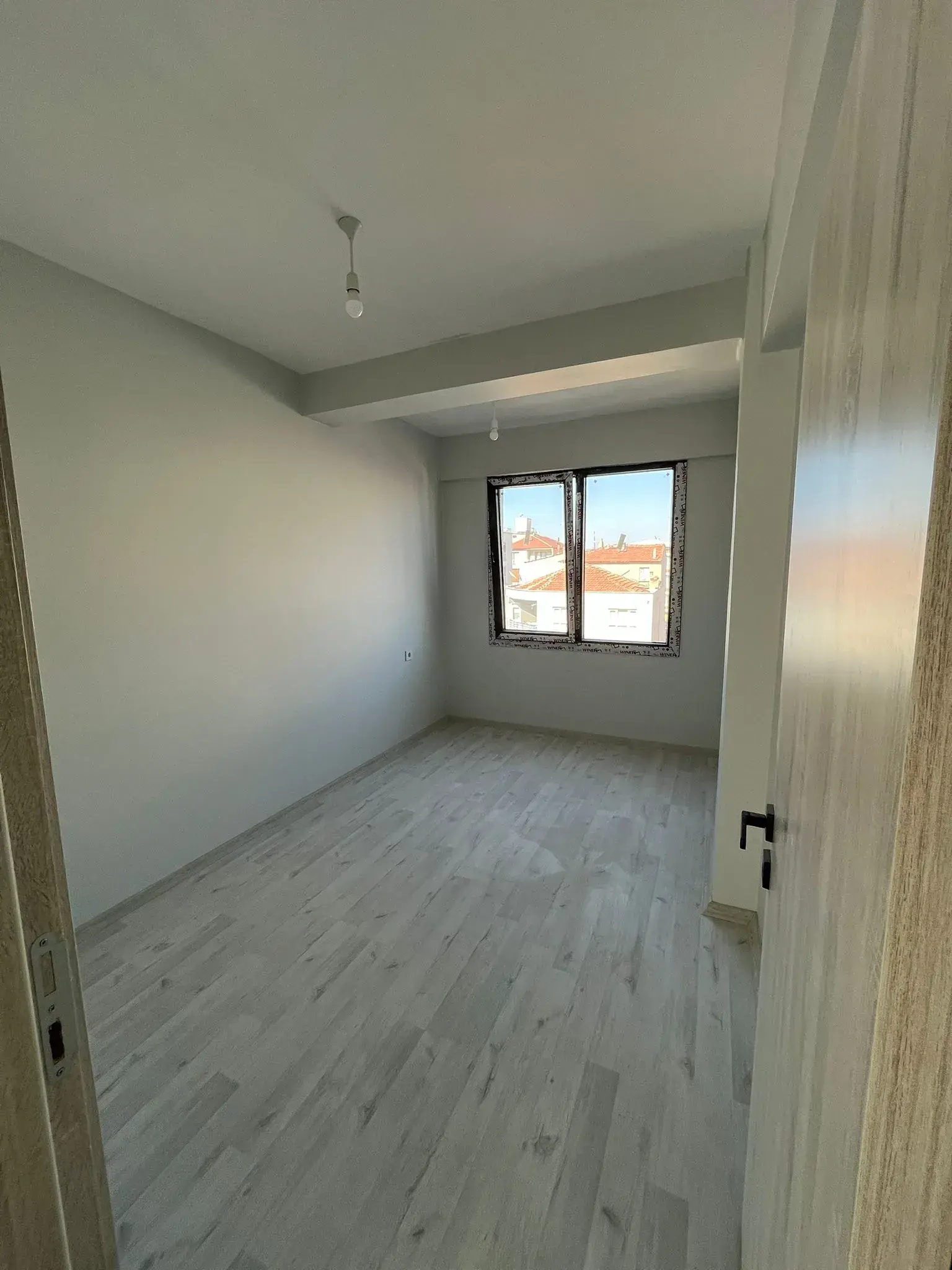 4401d8b8-e41d-4353-889a-0e7f75868ceb KIRKAĞAÇ 'DA SAAT KULESİ CİVARI SATILIK DAİRE