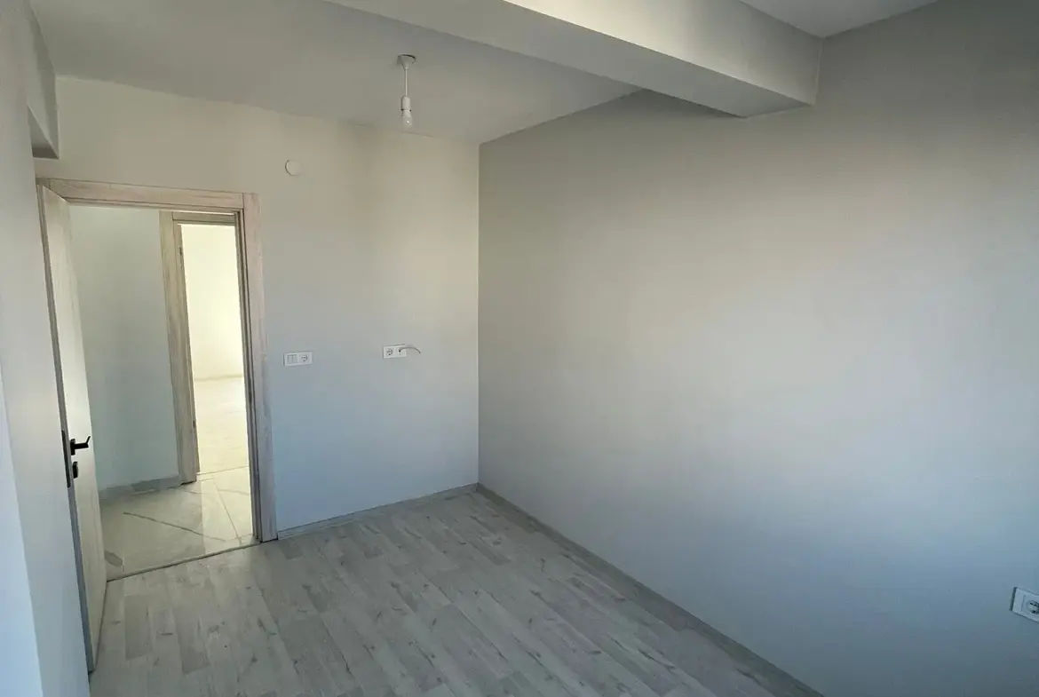 KIRKAĞAÇ 'DA SAAT KULESİ CİVARI SATILIK DAİRE
