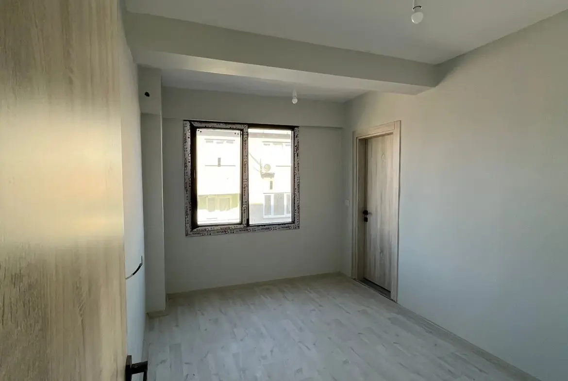 KIRKAĞAÇ 'DA SAAT KULESİ CİVARI SATILIK DAİRE