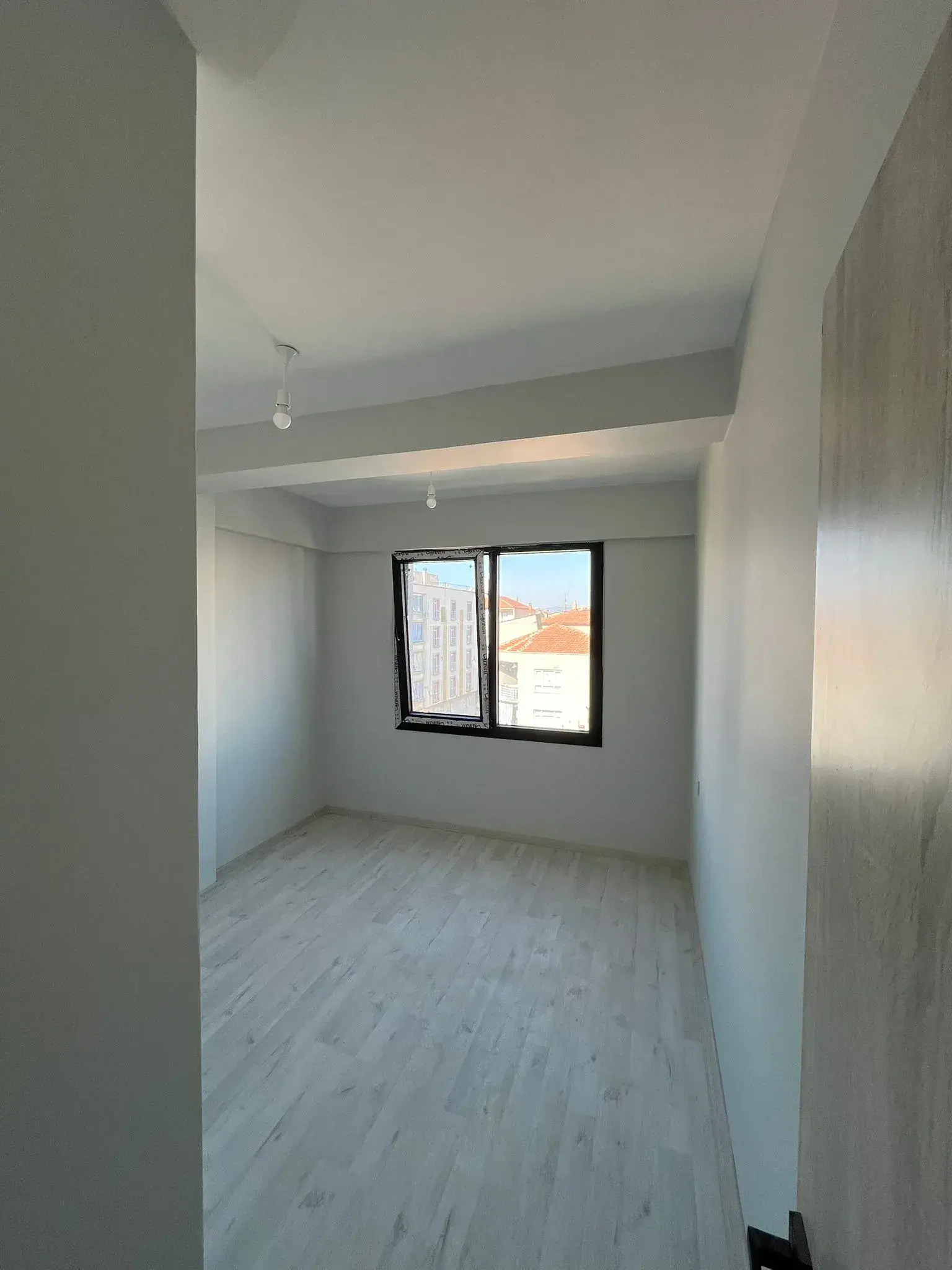 6103c862-4ac8-495d-952b-e2a74e4853d6 KIRKAĞAÇ 'DA SAAT KULESİ CİVARI SATILIK DAİRE