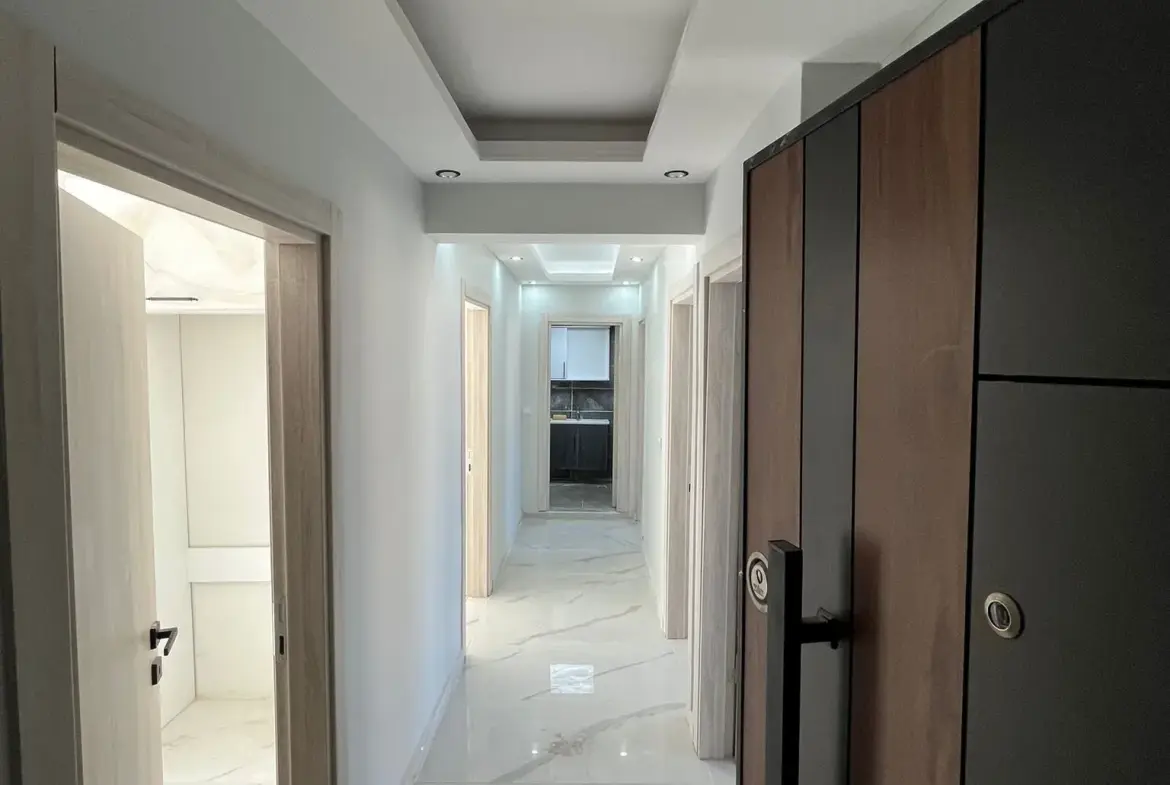 KIRKAĞAÇ 'DA SAAT KULESİ CİVARI SATILIK DAİRE