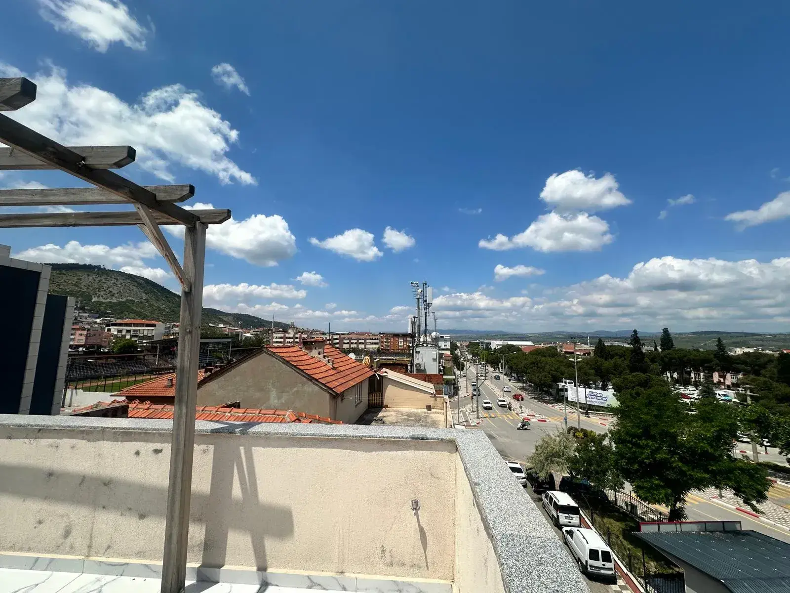 MERKEZDE BEŞYOLDA SARI HOCA AŞ EVİ CİVARINDA SATILIK DUBLEKS