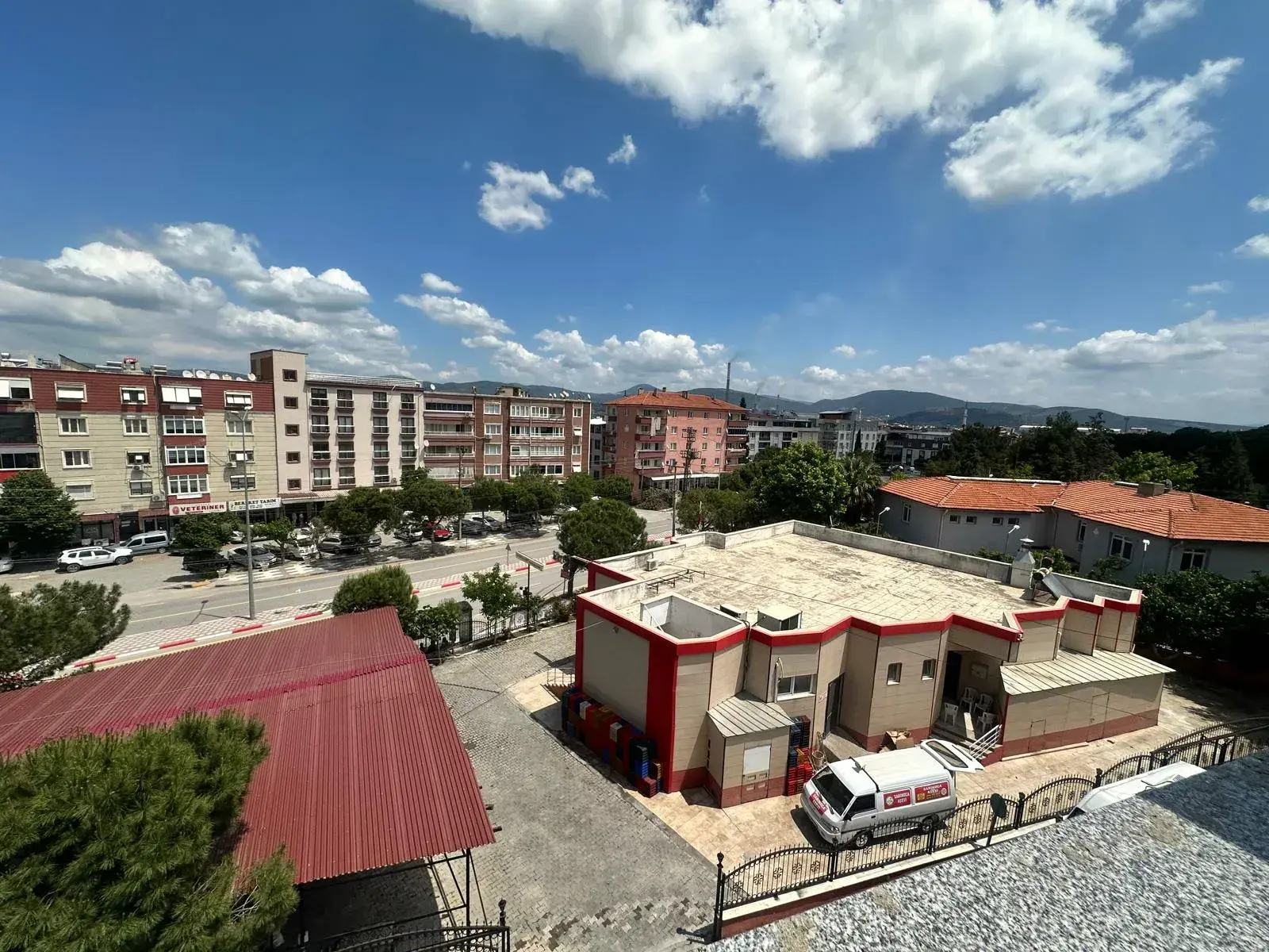 MERKEZDE BEŞYOLDA SARI HOCA AŞ EVİ CİVARINDA SATILIK DUBLEKS