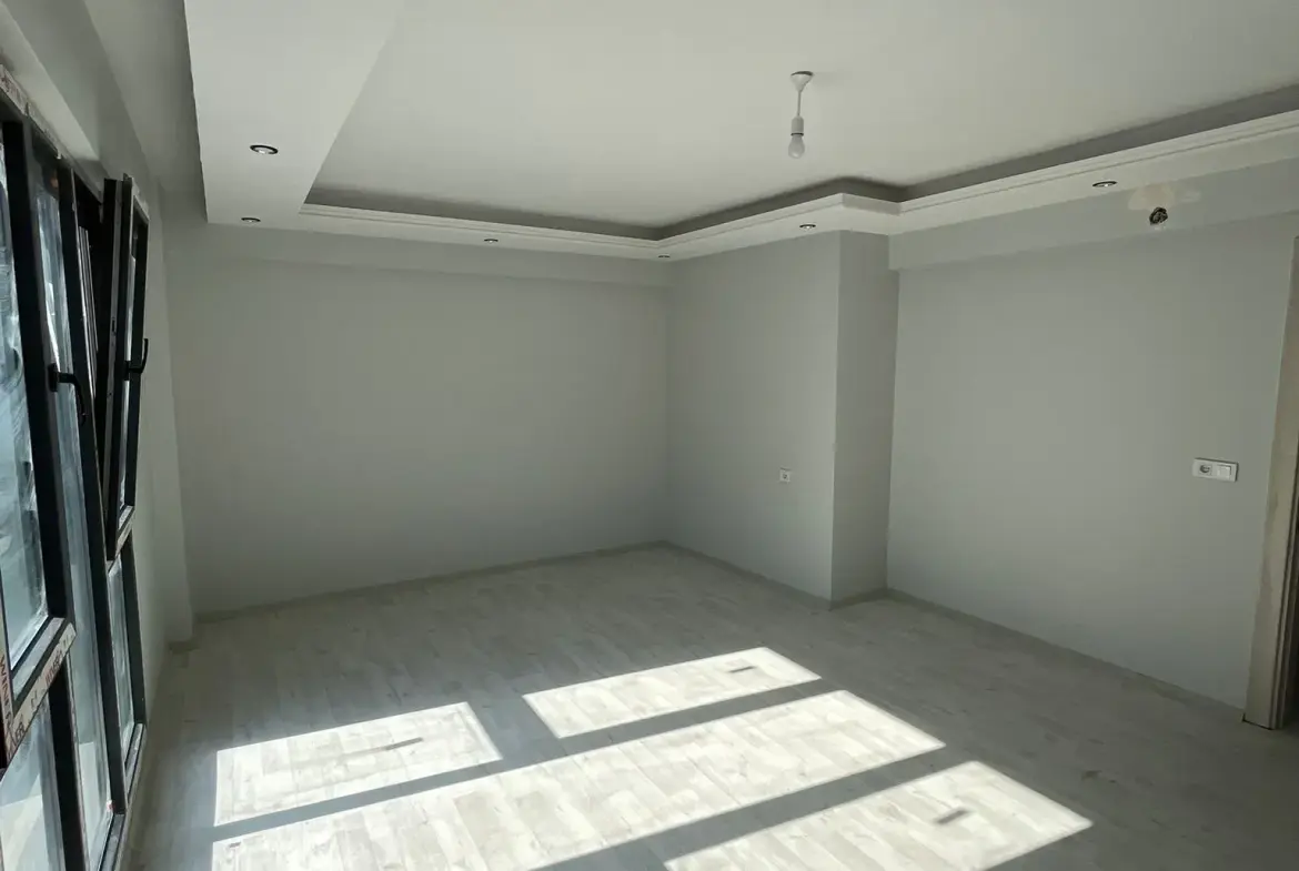 KIRKAĞAÇ 'DA SAAT KULESİ CİVARI SATILIK DAİRE
