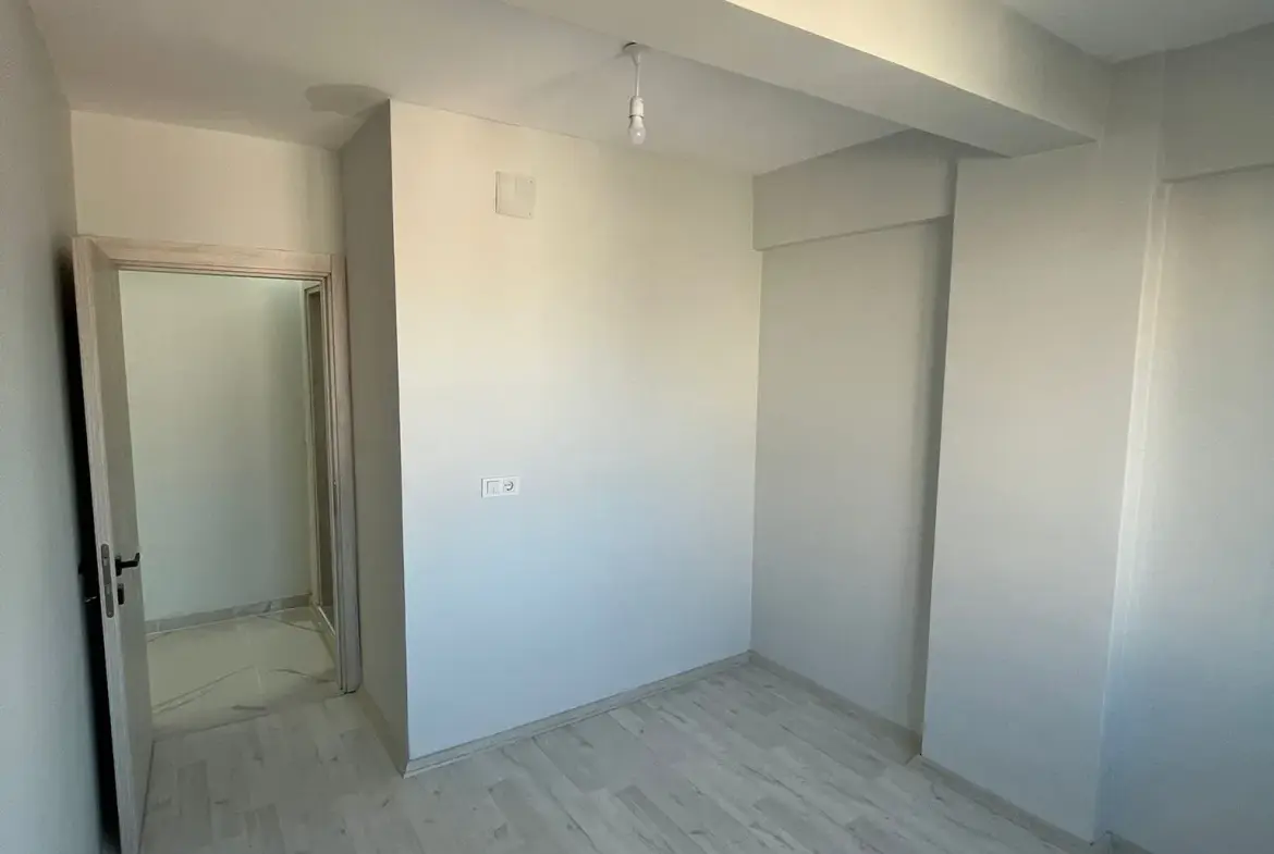 KIRKAĞAÇ 'DA SAAT KULESİ CİVARI SATILIK DAİRE