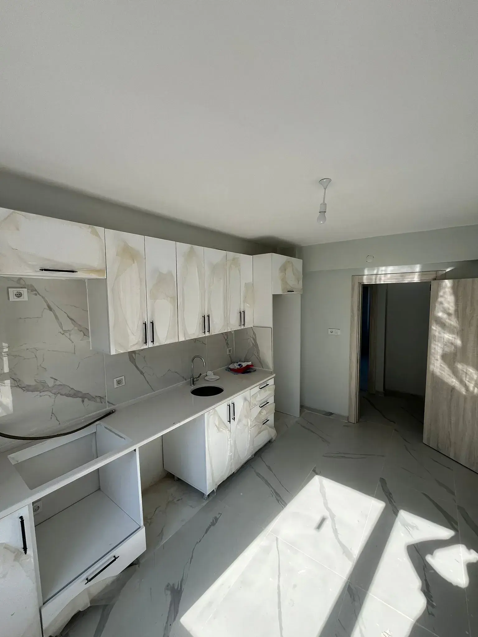 b60795b8-7a88-4c03-a960-d41f5b2e234a KIRKAĞAÇ 'DA SAAT KULESİ CİVARI SATILIK DAİRE