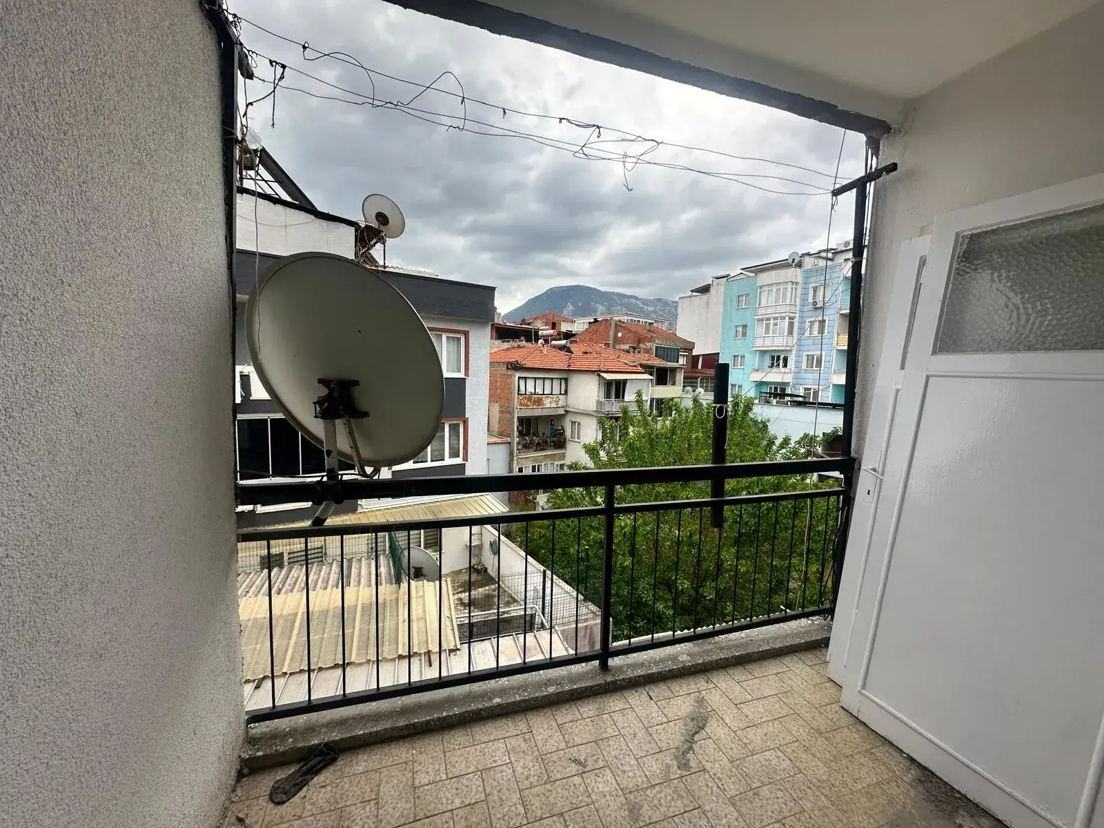MERKEZDE ATATÜRK CADDESİNDE SATILIK DAİRE