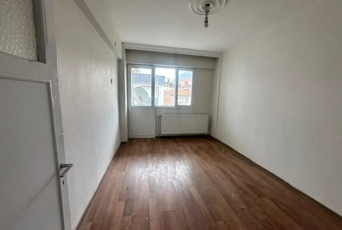 MERKEZDE ATATÜRK CADDESİNDE SATILIK DAİRE