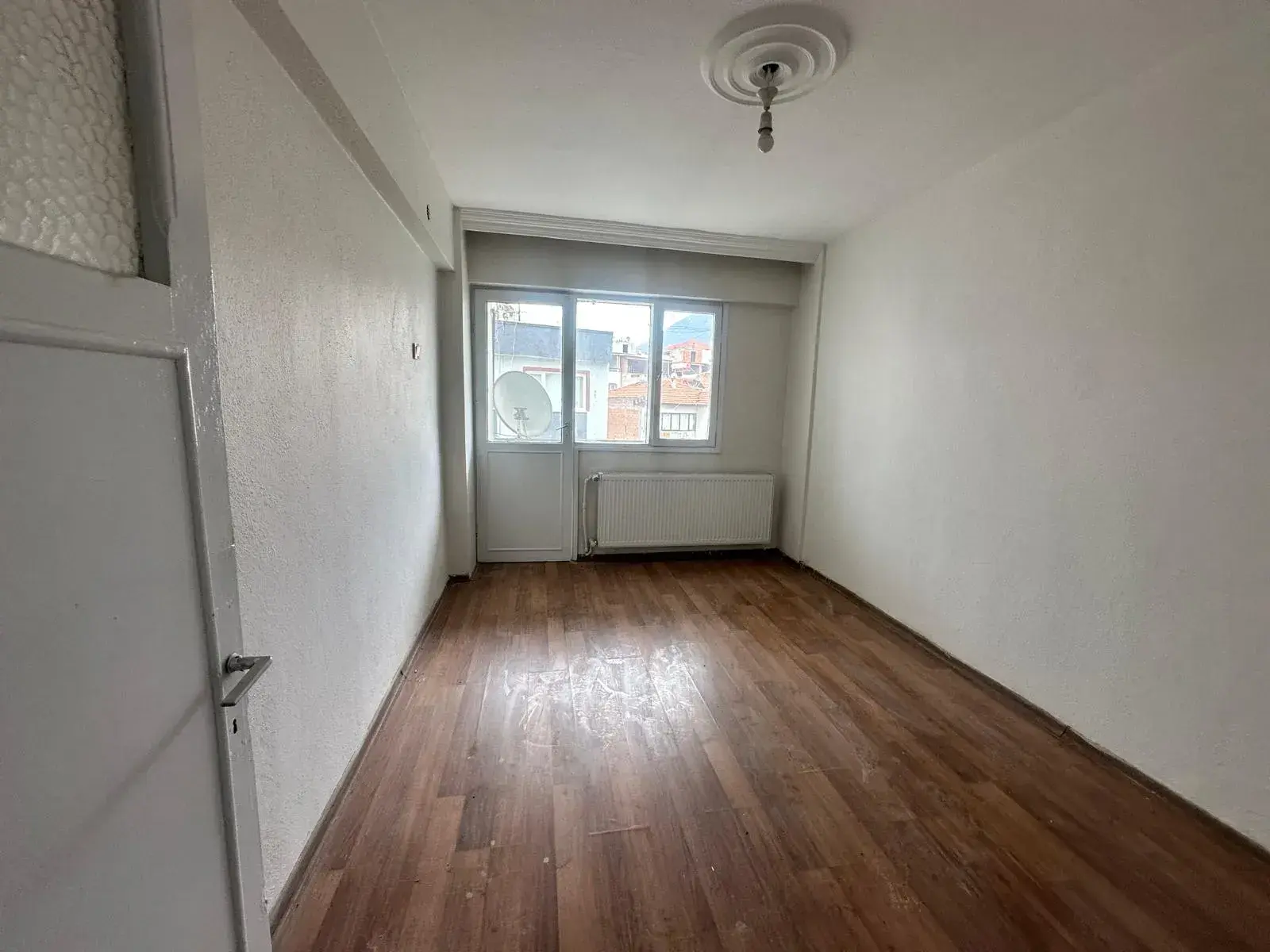 MERKEZDE ATATÜRK CADDESİNDE SATILIK DAİRE