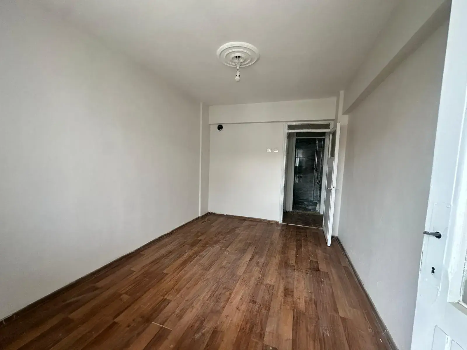 MERKEZDE ATATÜRK CADDESİNDE SATILIK DAİRE