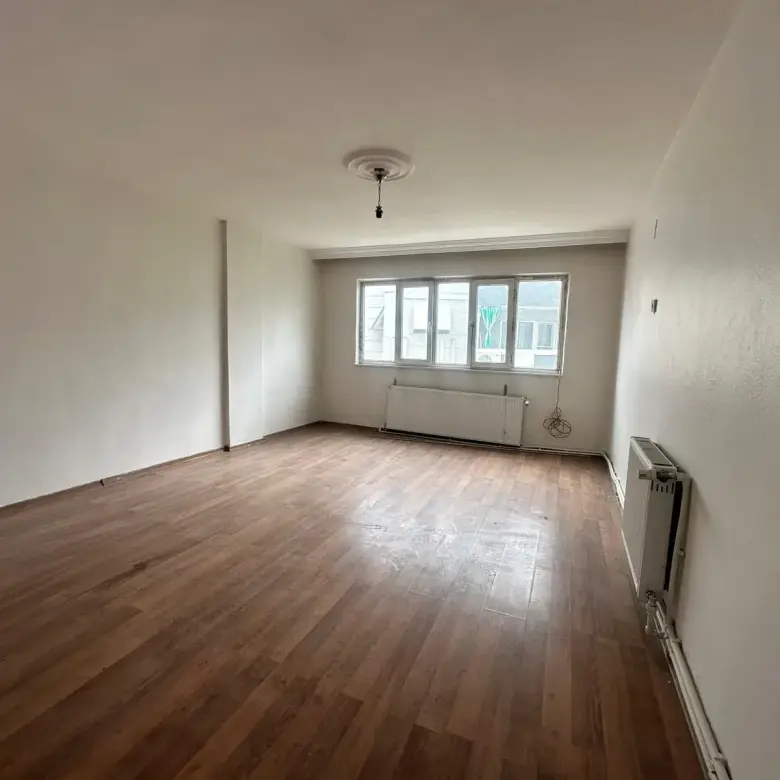 MERKEZDE ATATÜRK CADDESİNDE SATILIK DAİRE