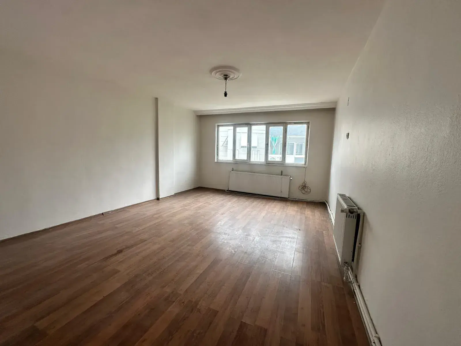 MERKEZDE ATATÜRK CADDESİNDE SATILIK DAİRE