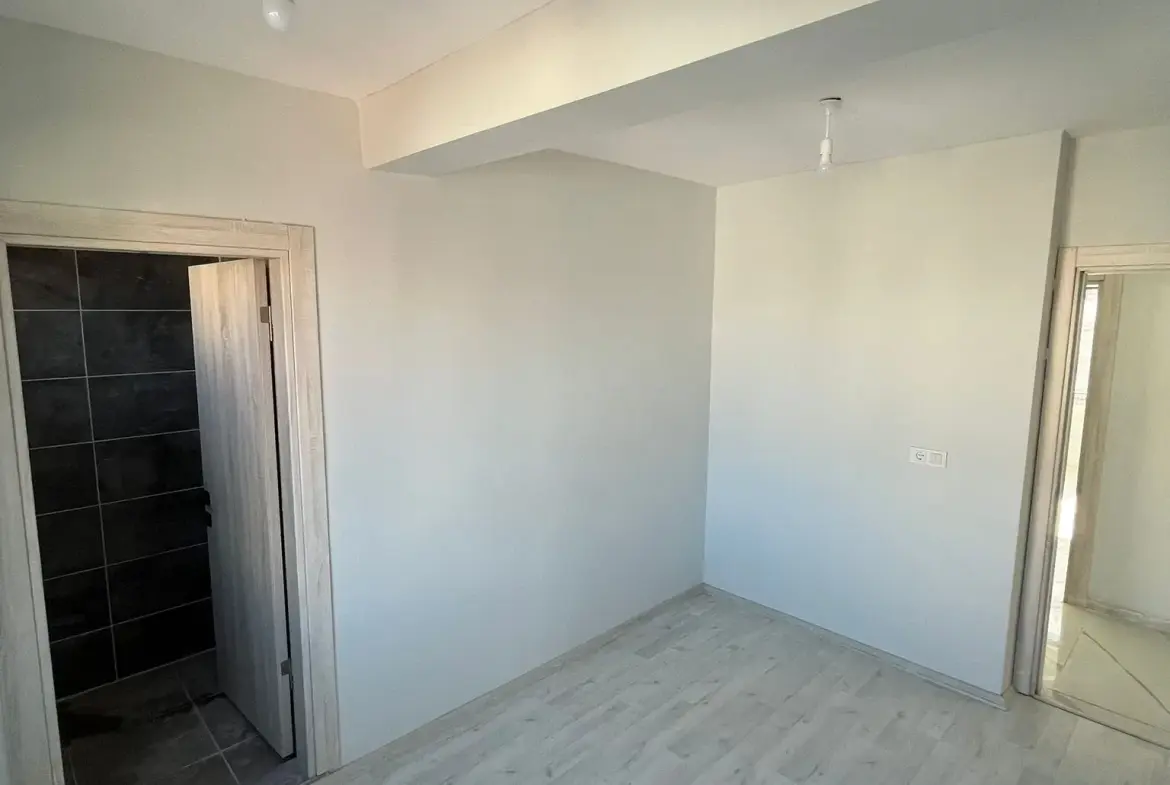 KIRKAĞAÇ 'DA SAAT KULESİ CİVARI SATILIK DAİRE