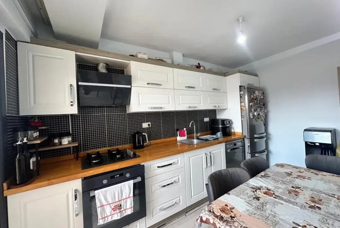 CUMHURİYET MAHALLESİ ONBAŞIOĞLU SİTESİ'NDE SATILIK 3+1 DAİRE