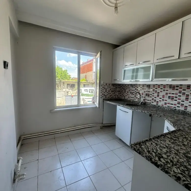 13 EYLÜL MAHALLESİ PRESTİJ CADDESİ ALTINDA SATILIK DAİRE