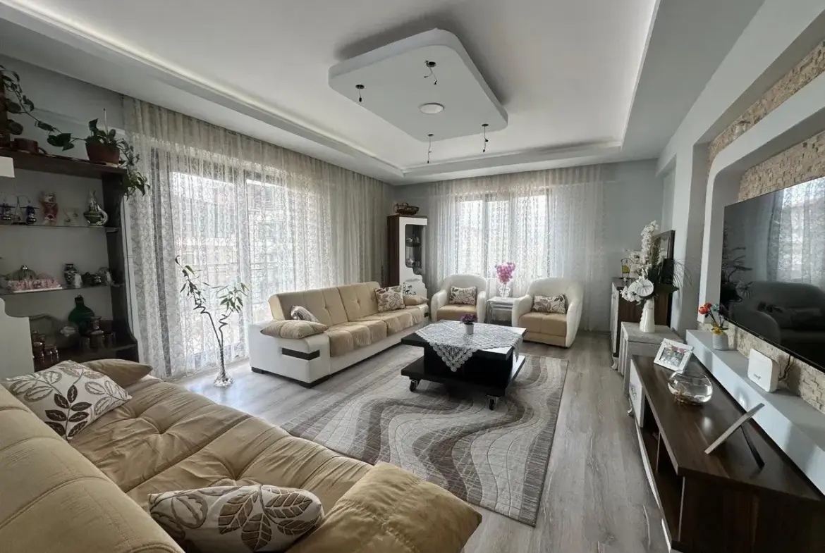 CUMHURİYET MAHALLESİ ONBAŞIOĞLU SİTESİ'NDE SATILIK 3+1 DAİRE