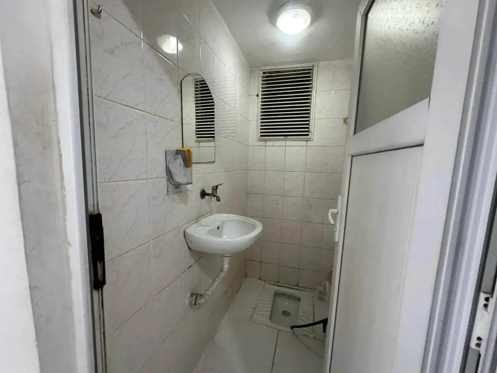 13 EYLÜL MAHALLESİ PRESTİJ CADDESİ ALTINDA SATILIK DAİRE