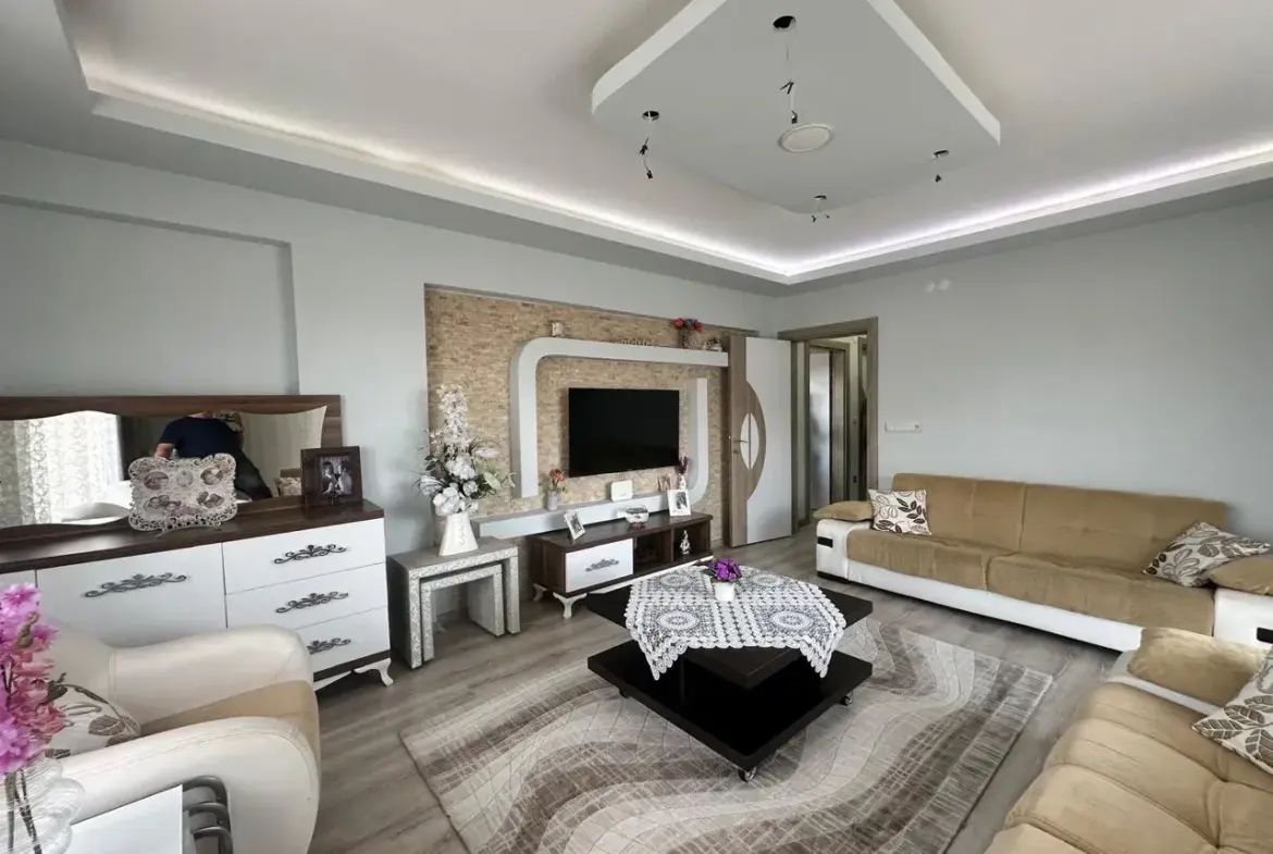 CUMHURİYET MAHALLESİ ONBAŞIOĞLU SİTESİ'NDE SATILIK 3+1 DAİRE