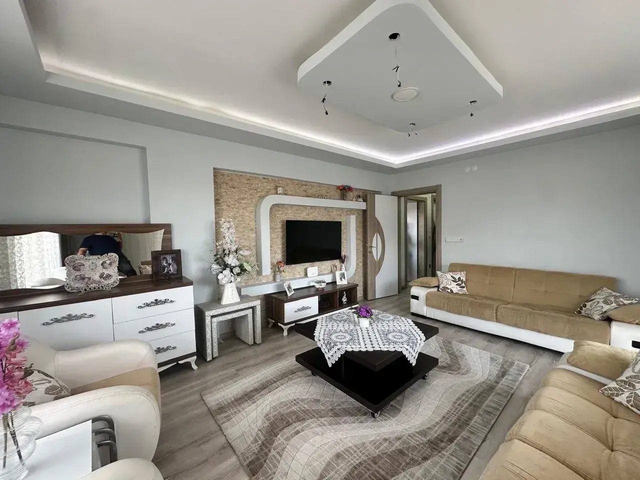 CUMHURİYET MAHALLESİ ONBAŞIOĞLU SİTESİ'NDE SATILIK 3+1 DAİRE