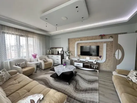 CUMHURİYET MAHALLESİ ONBAŞIOĞLU SİTESİ'NDE SATILIK 3+1 DAİRE
