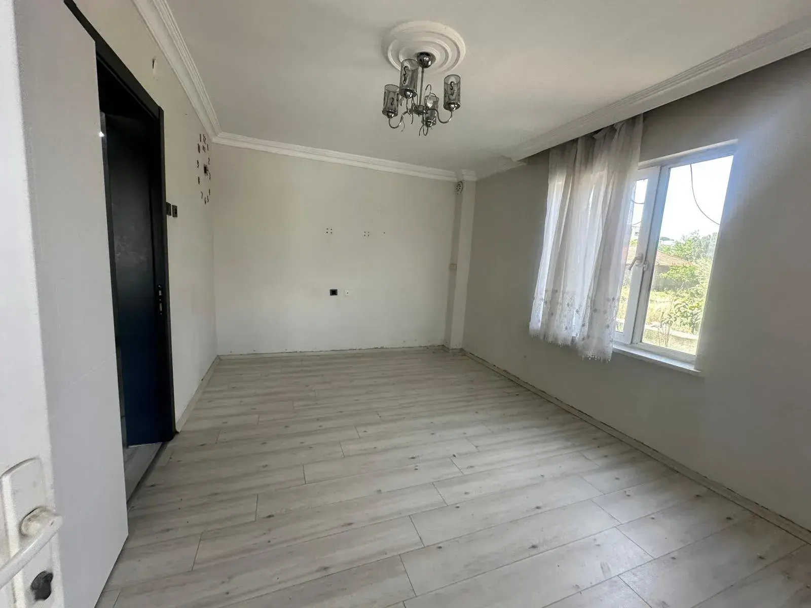 13 EYLÜL MAHALLESİ PRESTİJ CADDESİ ALTINDA SATILIK DAİRE