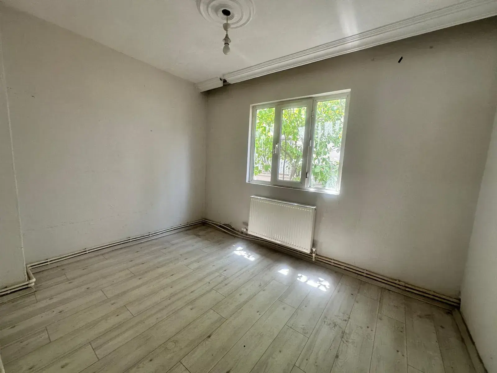 13 EYLÜL MAHALLESİ PRESTİJ CADDESİ ALTINDA SATILIK DAİRE