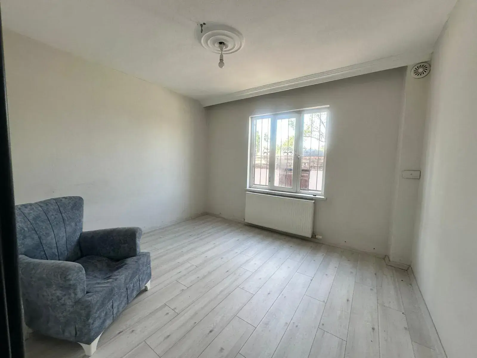 13 EYLÜL MAHALLESİ PRESTİJ CADDESİ ALTINDA SATILIK DAİRE