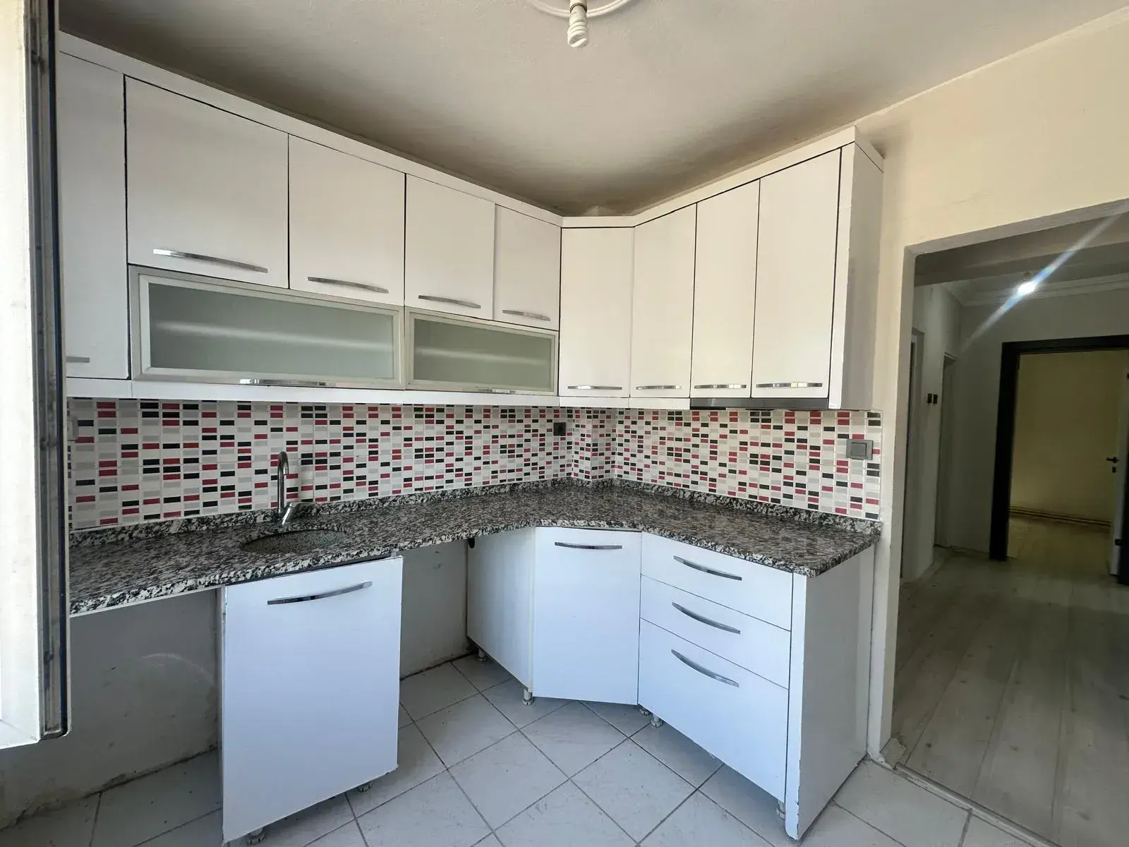 13 EYLÜL MAHALLESİ PRESTİJ CADDESİ ALTINDA SATILIK DAİRE