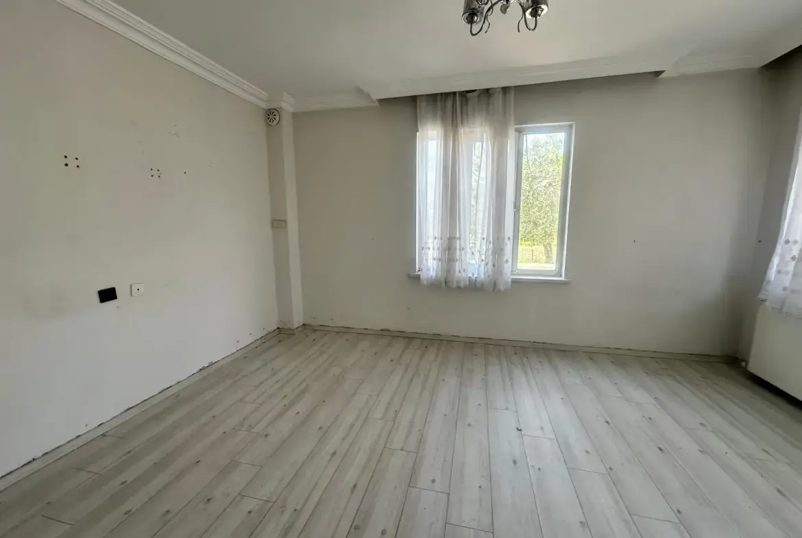 13 EYLÜL MAHALLESİ PRESTİJ CADDESİ ALTINDA SATILIK DAİRE